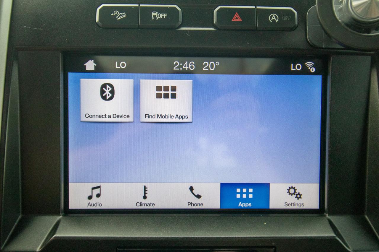 2019 Ford F-150 Lariat 4WD SuperCrew 5.5' Box Photo5