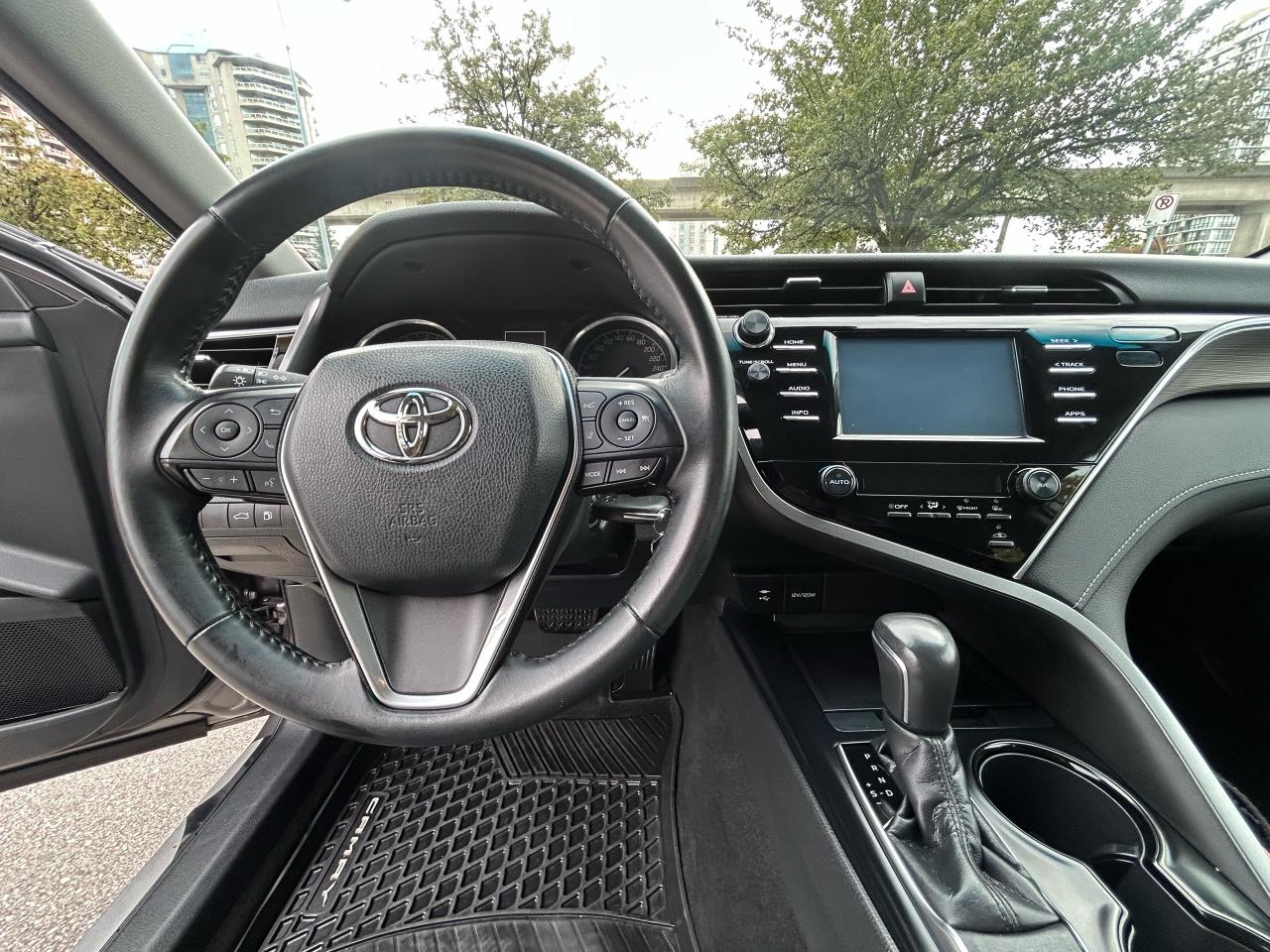 2018 Toyota Camry SE - Photo #11
