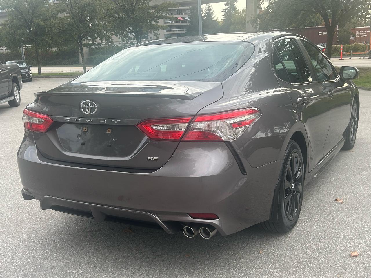 2018 Toyota Camry SE - Photo #6