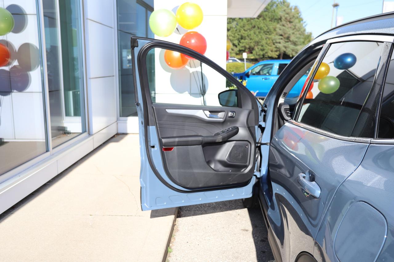 2026 Ford Escape Platinum AWD Photo