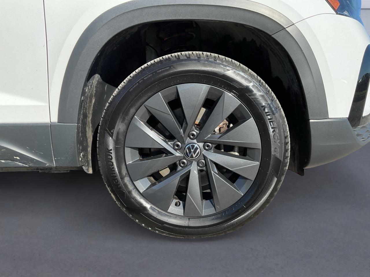 2022 Volkswagen Taos 1.5L One Owner Off Lease! Clean CarFax! Photo