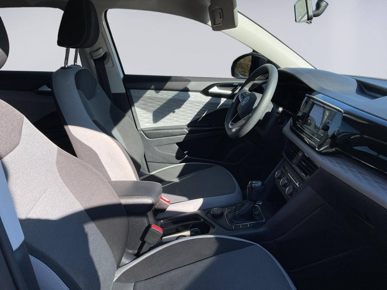 2022 Volkswagen Taos 1.5L One Owner Off Lease! Clean CarFax! Photo