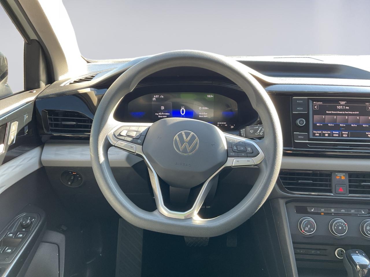 2022 Volkswagen Taos 1.5L One Owner Off Lease! Clean CarFax! Photo