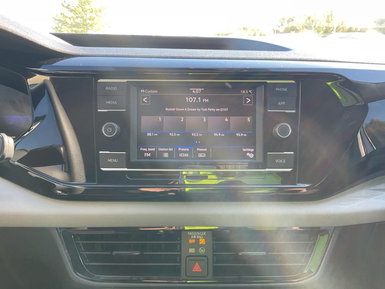 2022 Volkswagen Taos 1.5L One Owner Off Lease! Clean CarFax! Photo