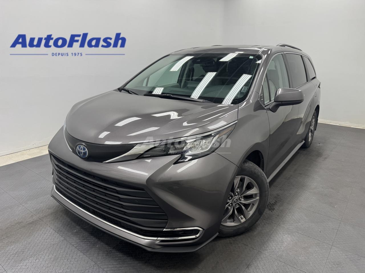 Used 2022 Toyota Sienna XLE 8 PASS, CUIR, SIÈGES CHAUFF, TOIT OUVRANT for sale in Saint-Hubert, QC