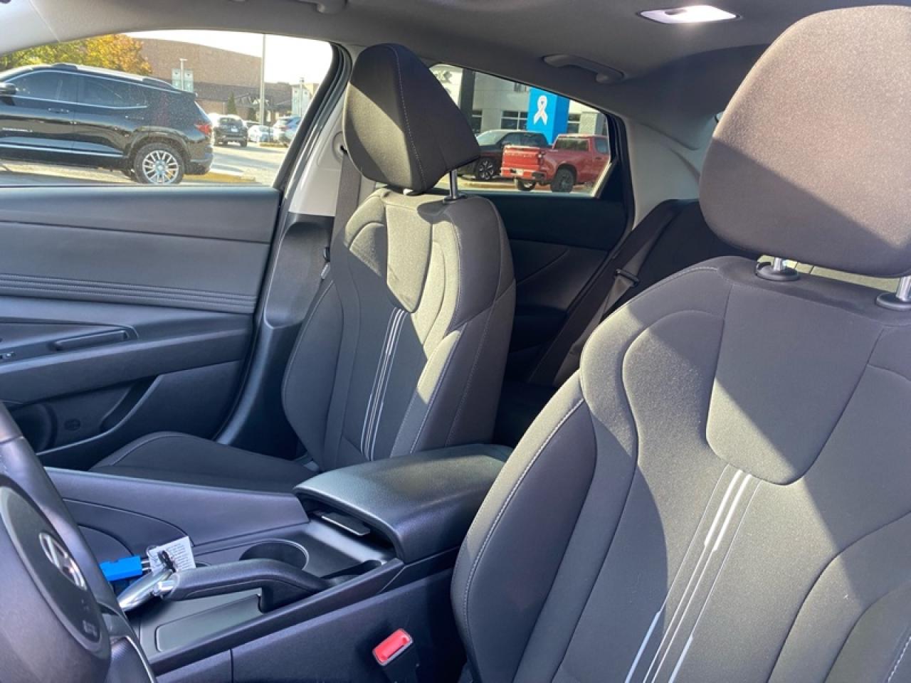 2024 Hyundai Elantra Preferred IVT Photo