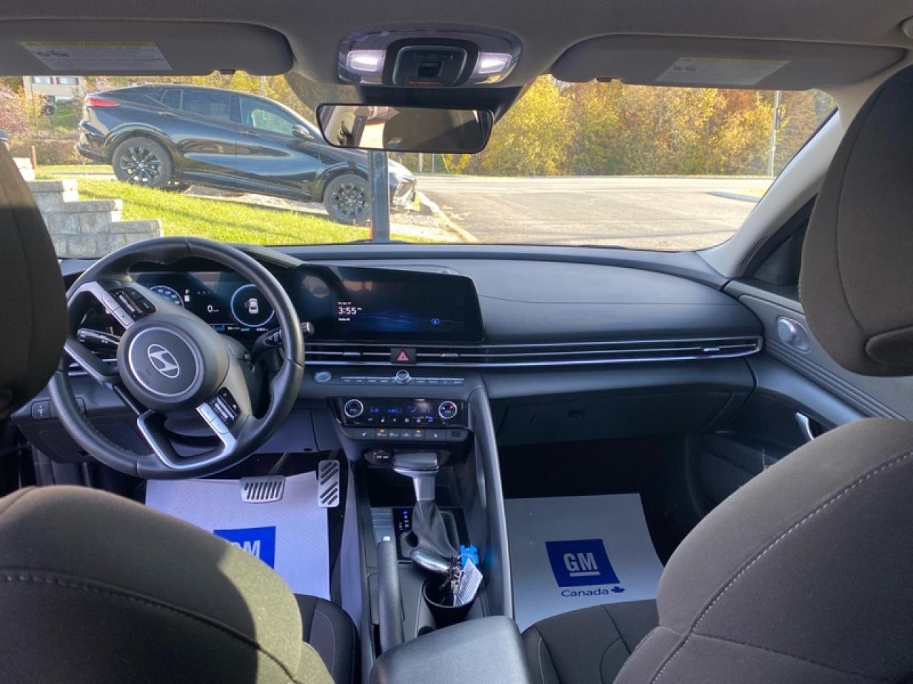 2024 Hyundai Elantra Preferred IVT Photo