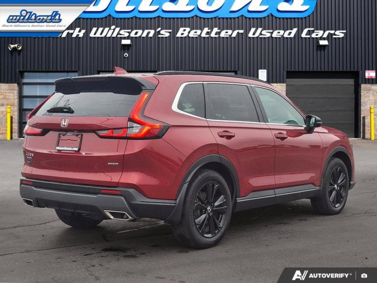 2023 Honda CR-V Hybrid Touring Hybrid | Leather | Sunroof | Bose Audio | CarPlay | Wireless Charger | Power Liftgate & More Photo4