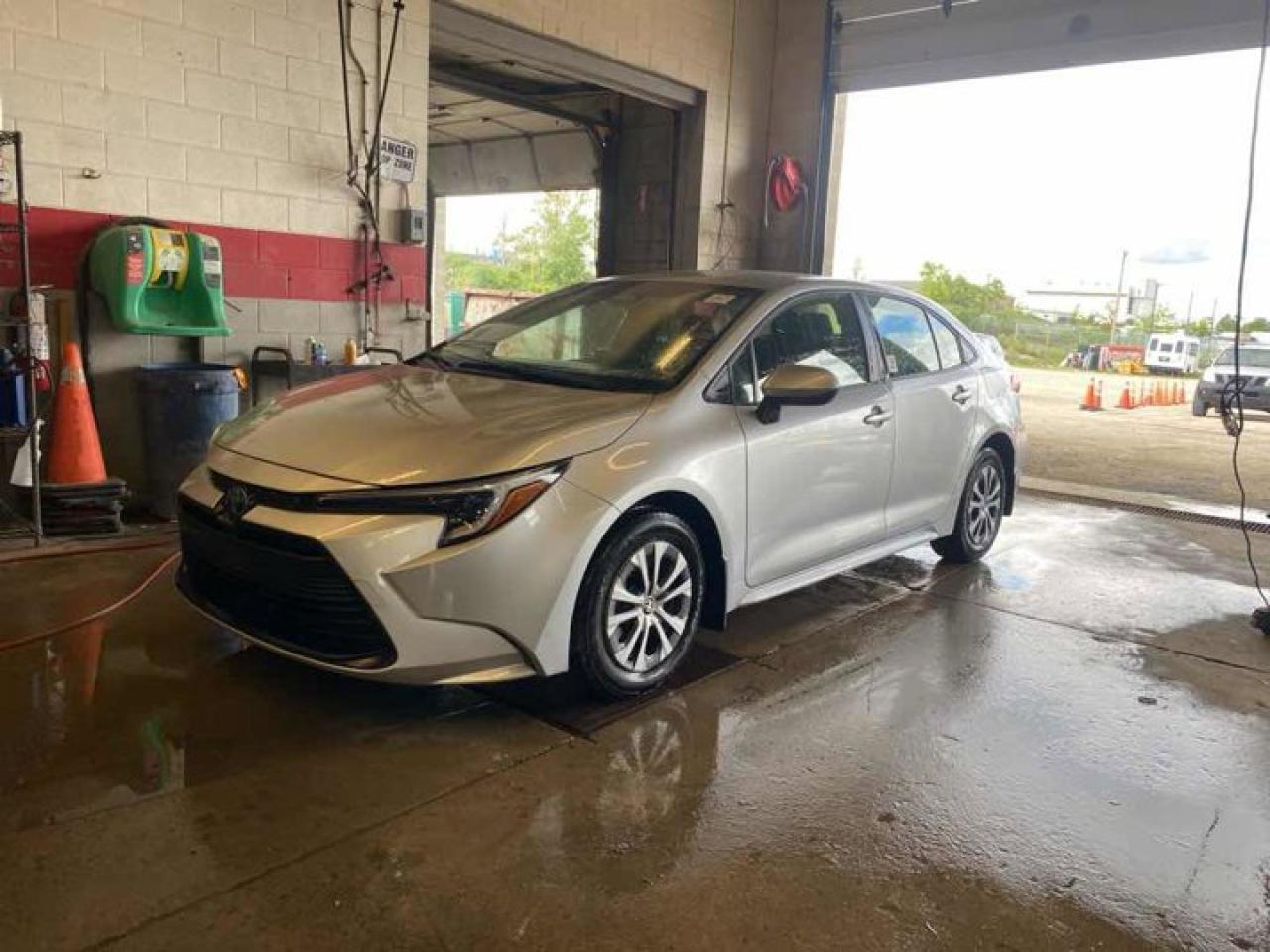 Used 2024 Toyota Corolla Hybrid LE Hybrid | Heated Seats | Adaptative Cruise | Bluetooth | CarPlay | Reverse Cam | and More ! for sale in Guelph, ON
