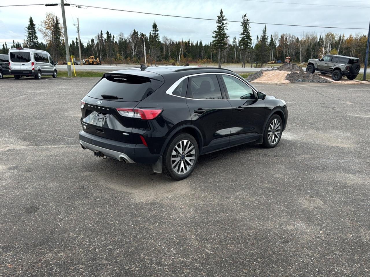 2020 Ford Escape Titanium Photo4