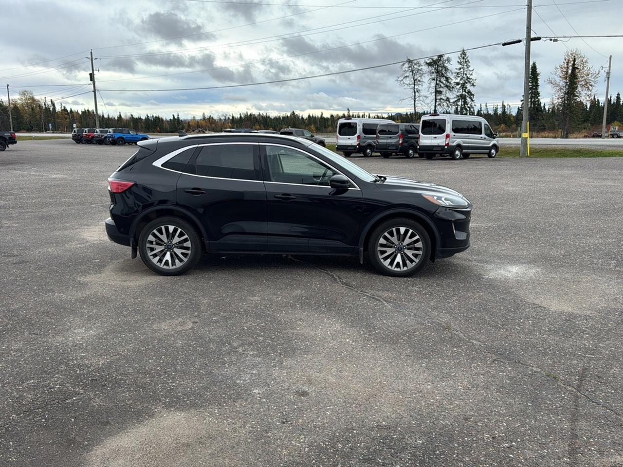 2020 Ford Escape Titanium Photo3