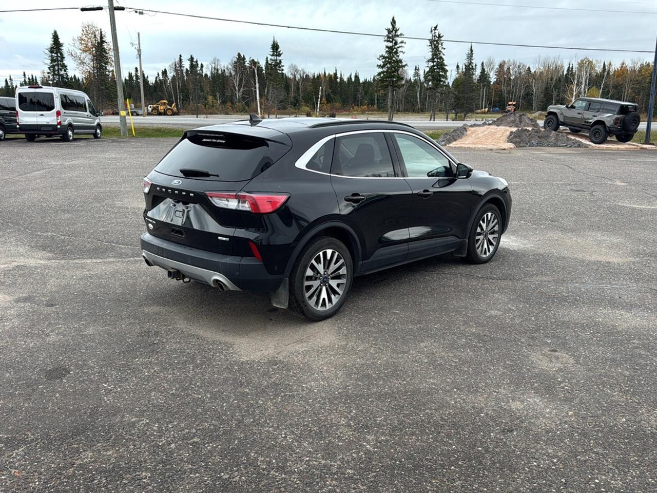 2020 Ford Escape Titanium Photo4