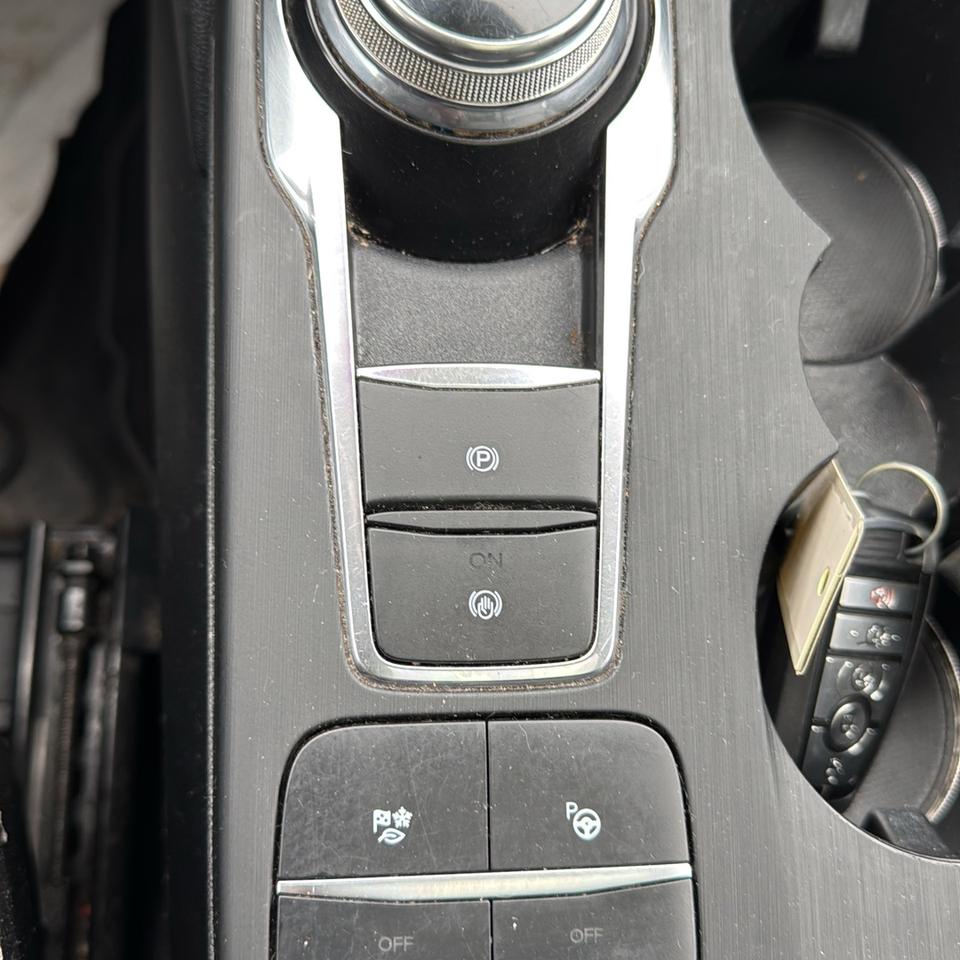 2020 Ford Escape Titanium Photo