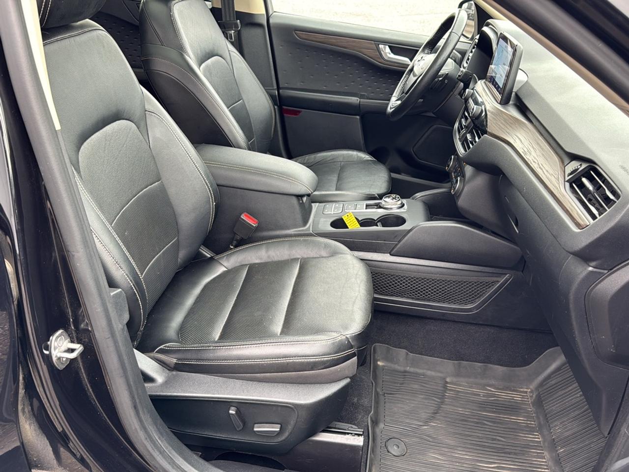 2020 Ford Escape Titanium Photo