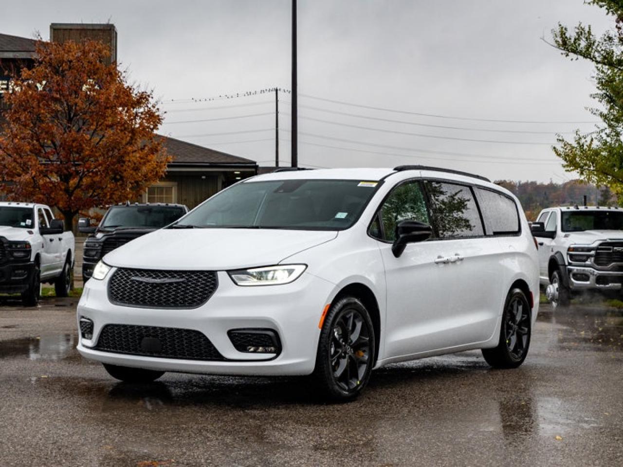 2026 Chrysler Pacifica Select Photo