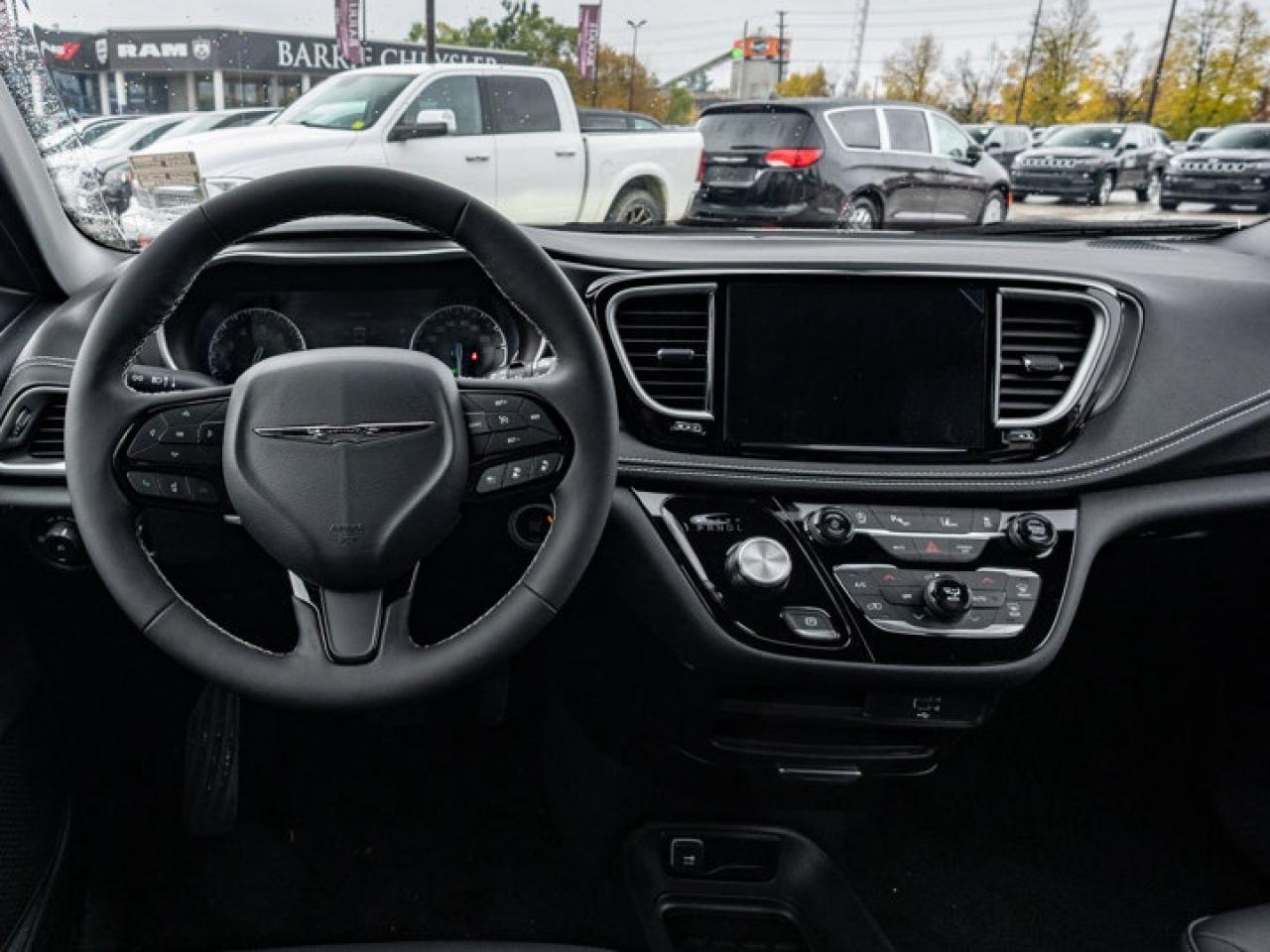 2026 Chrysler Pacifica Select Photo2