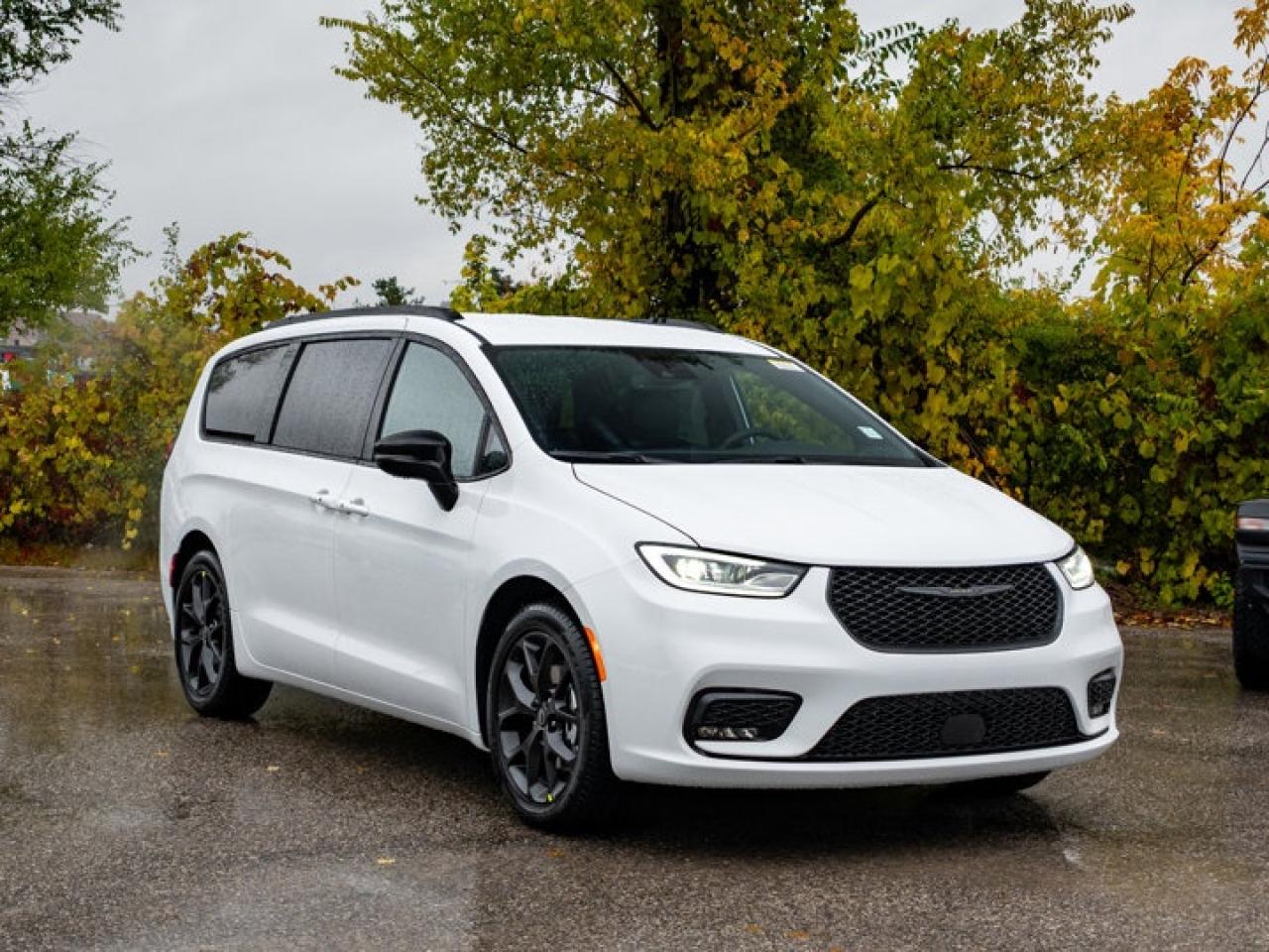 2026 Chrysler Pacifica Select Photo