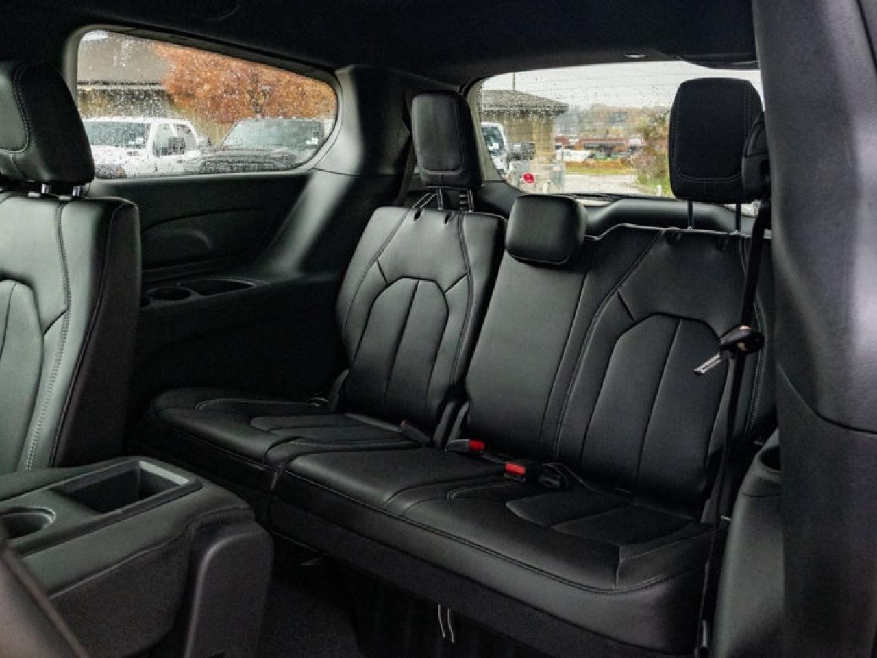 2026 Chrysler Pacifica Select Photo