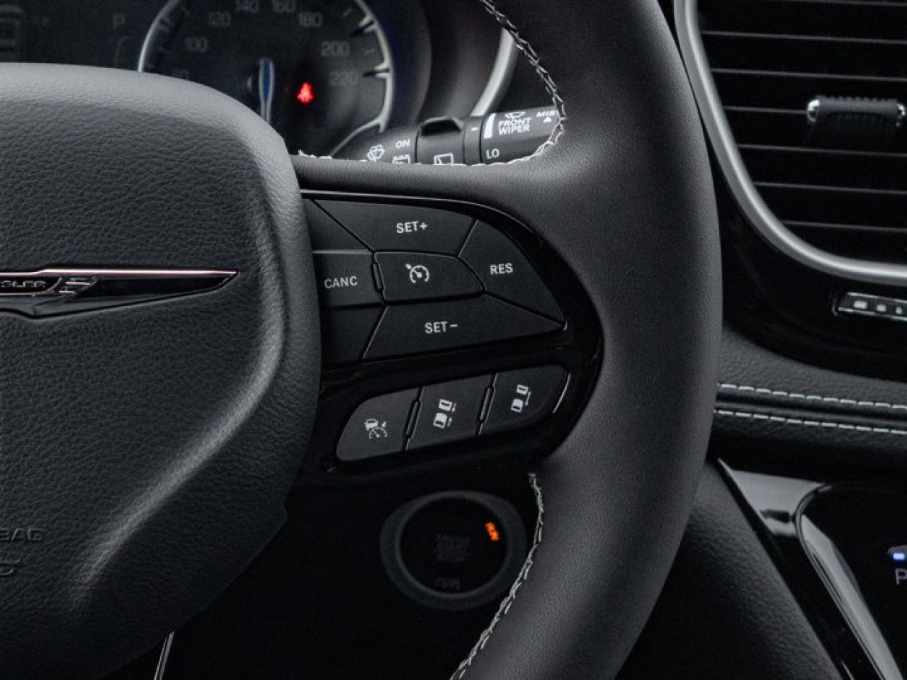 2026 Chrysler Pacifica Select Photo