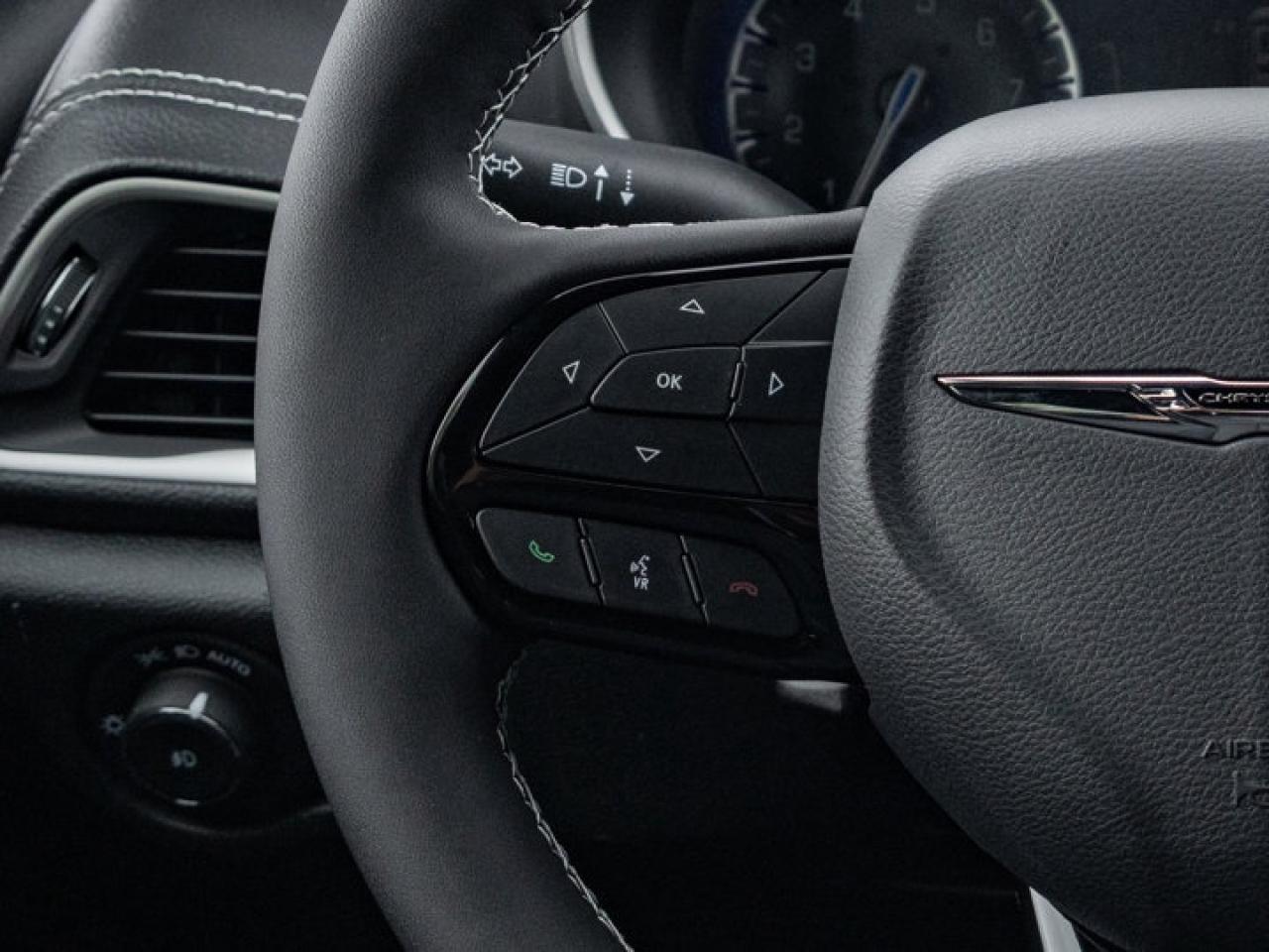 2026 Chrysler Pacifica Select Photo