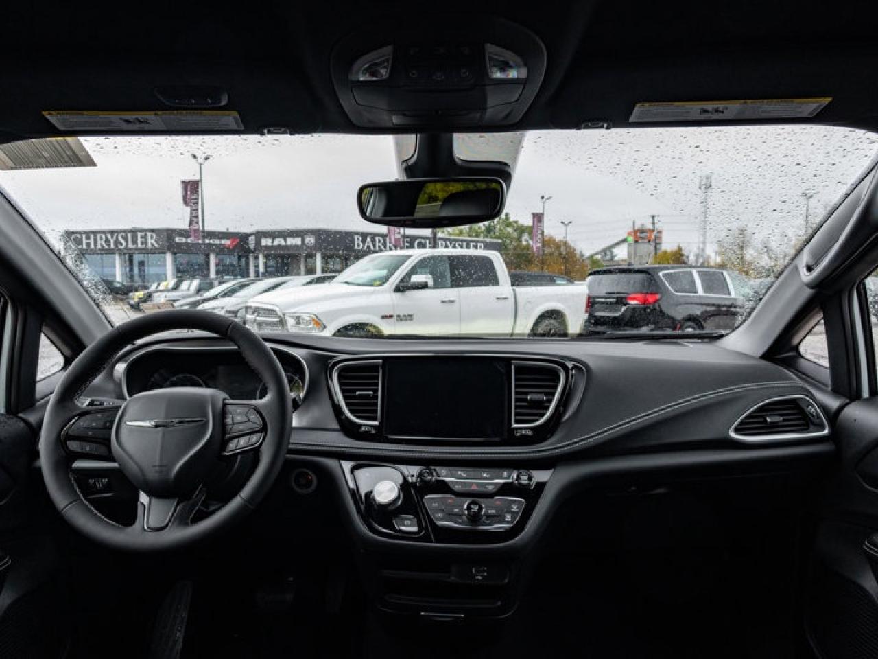 2026 Chrysler Pacifica Select Photo