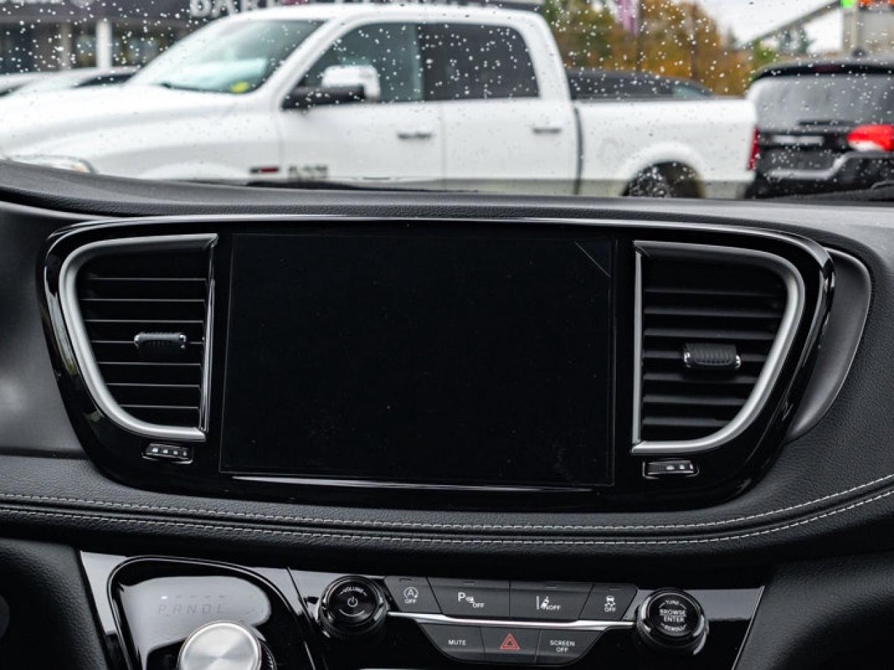 2026 Chrysler Pacifica Select Photo