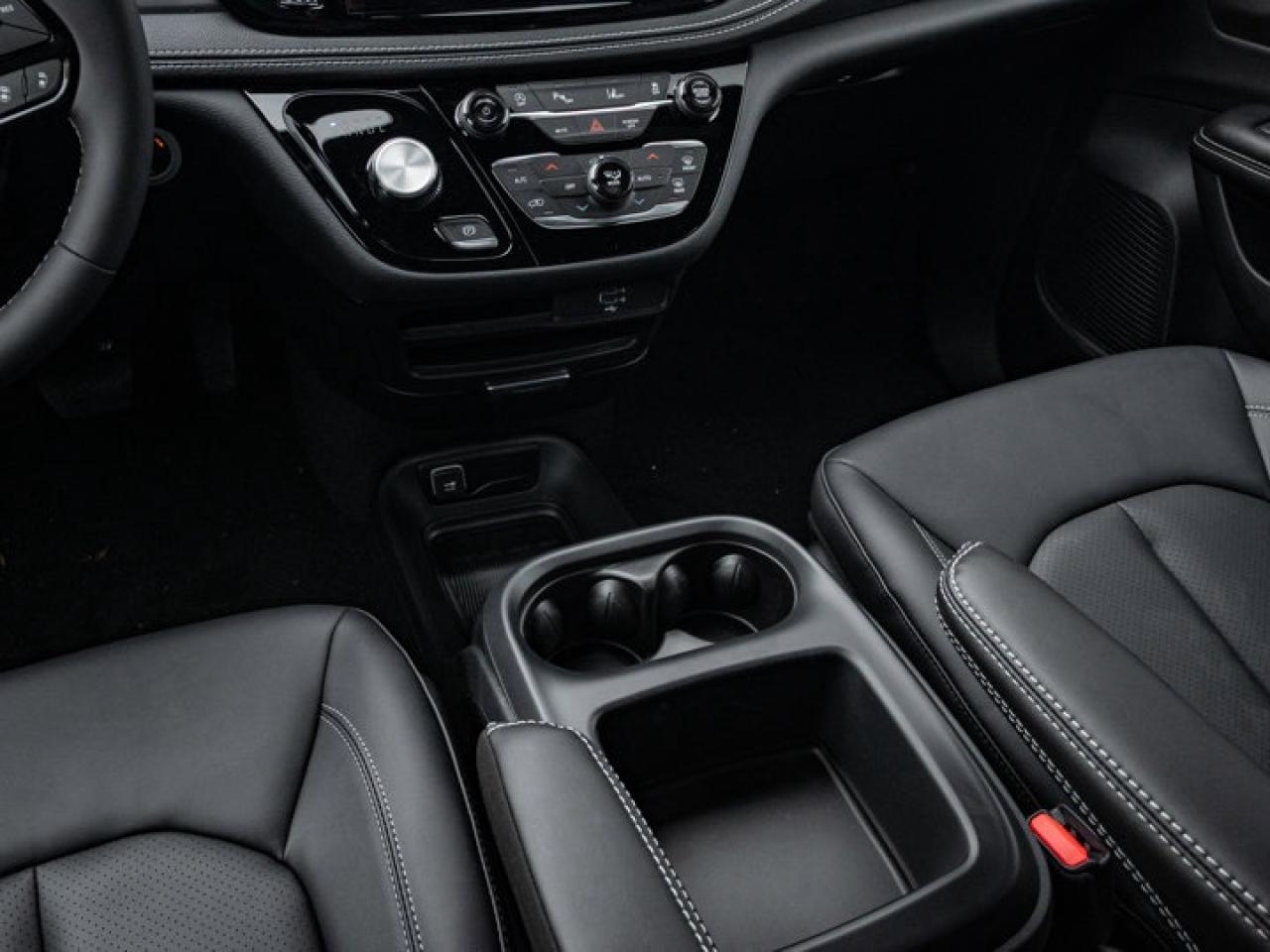 2026 Chrysler Pacifica Select Photo