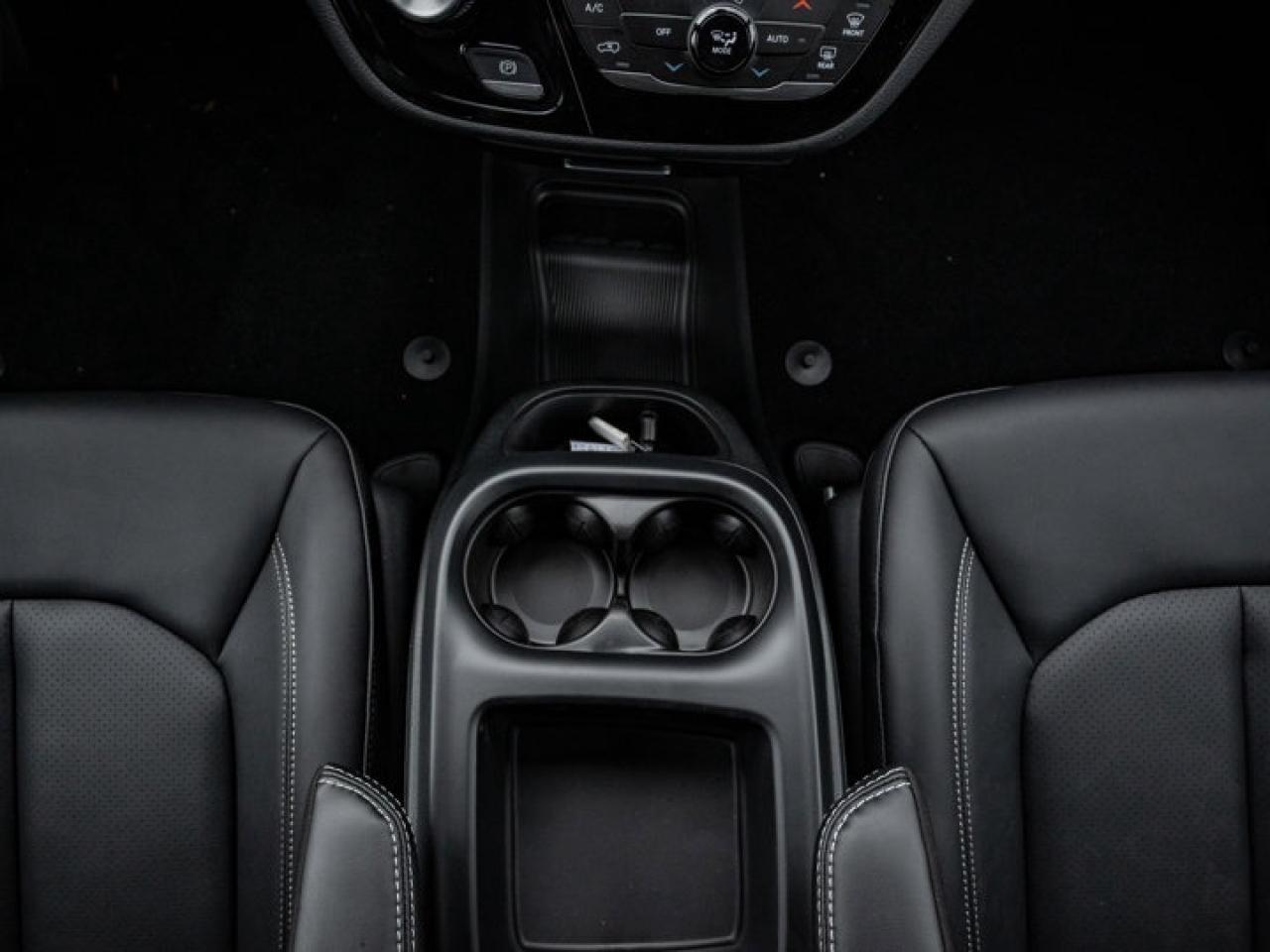 2026 Chrysler Pacifica Select Photo