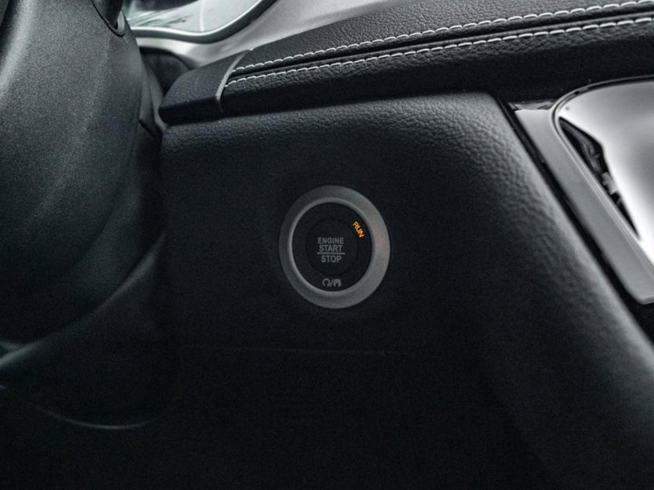 2026 Chrysler Pacifica Select Photo