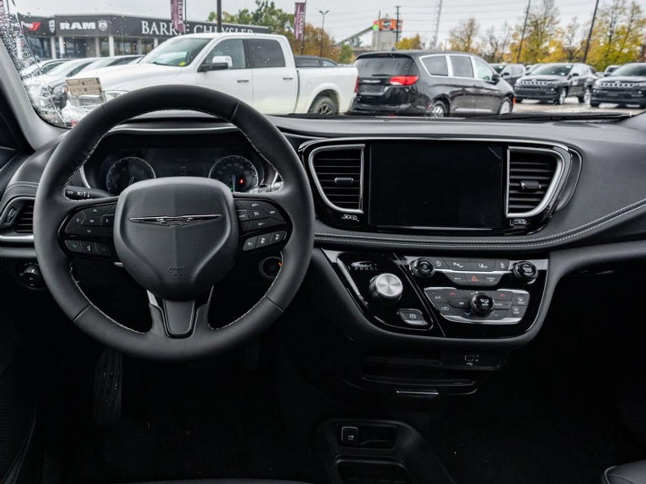 2026 Chrysler Pacifica Select Photo2