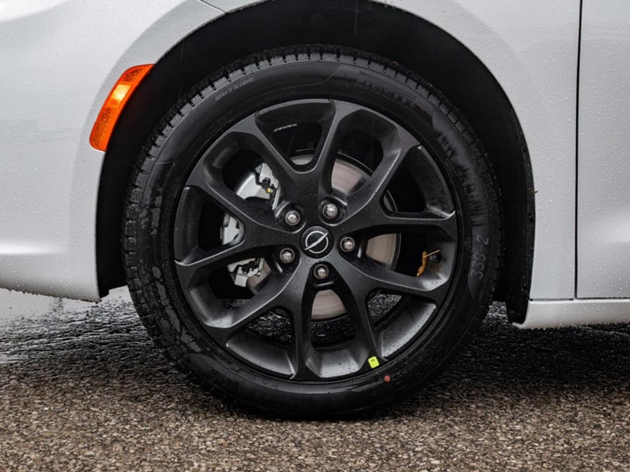 2026 Chrysler Pacifica Select Photo