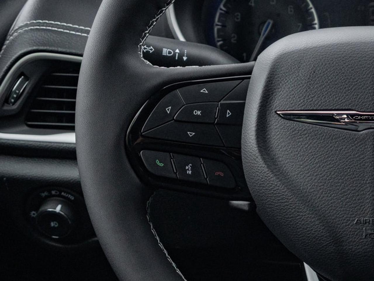 2026 Chrysler Pacifica Select Photo