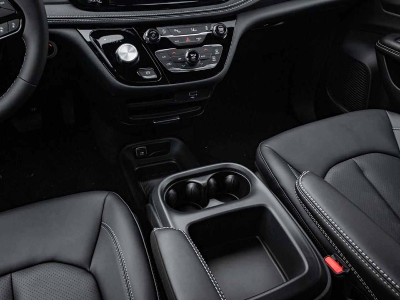 2026 Chrysler Pacifica Select Photo