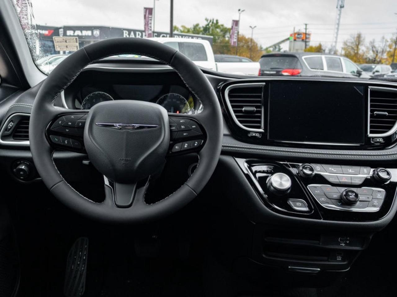 2026 Chrysler Pacifica Select Photo