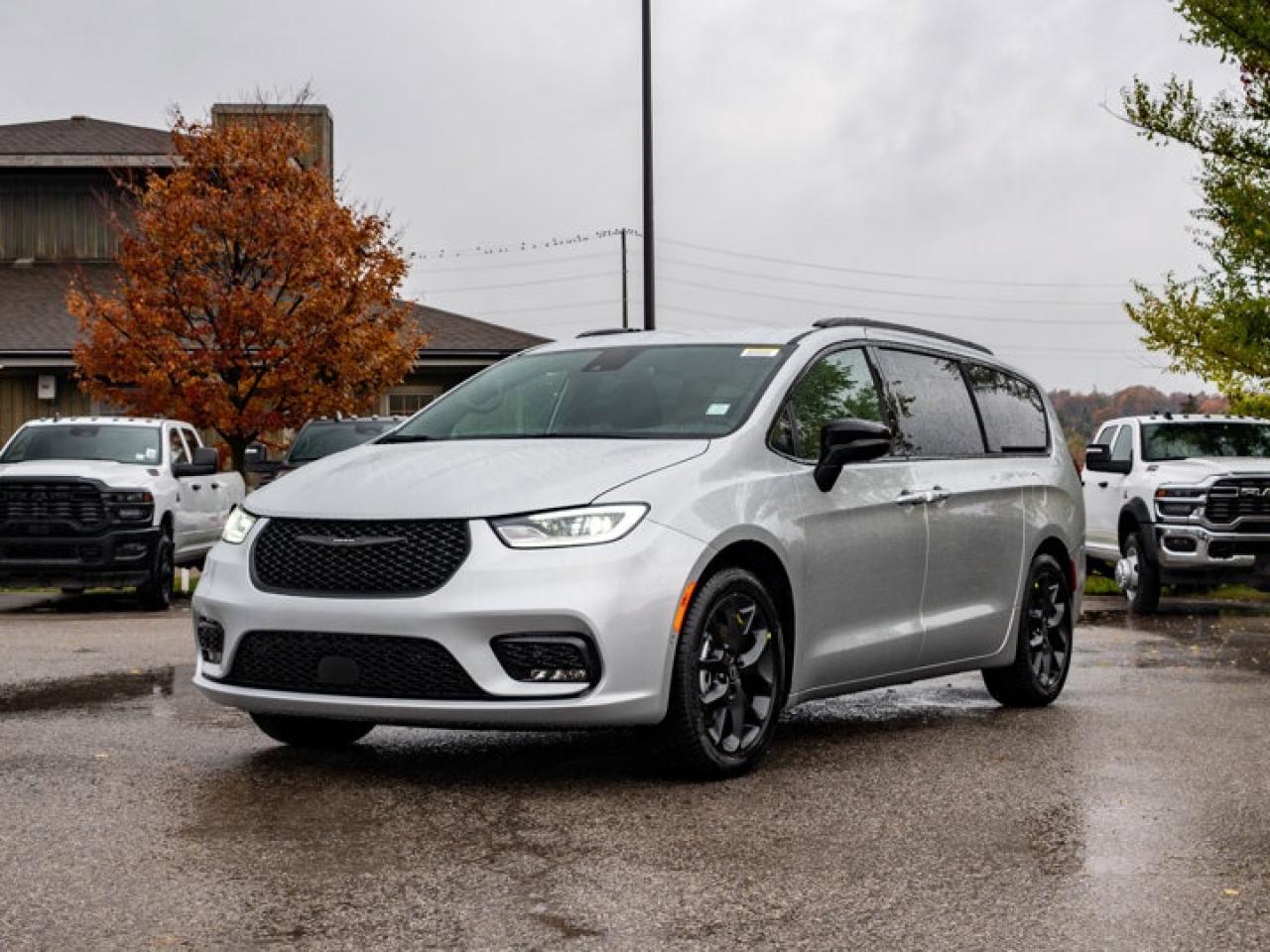 2026 Chrysler Pacifica Select Photo