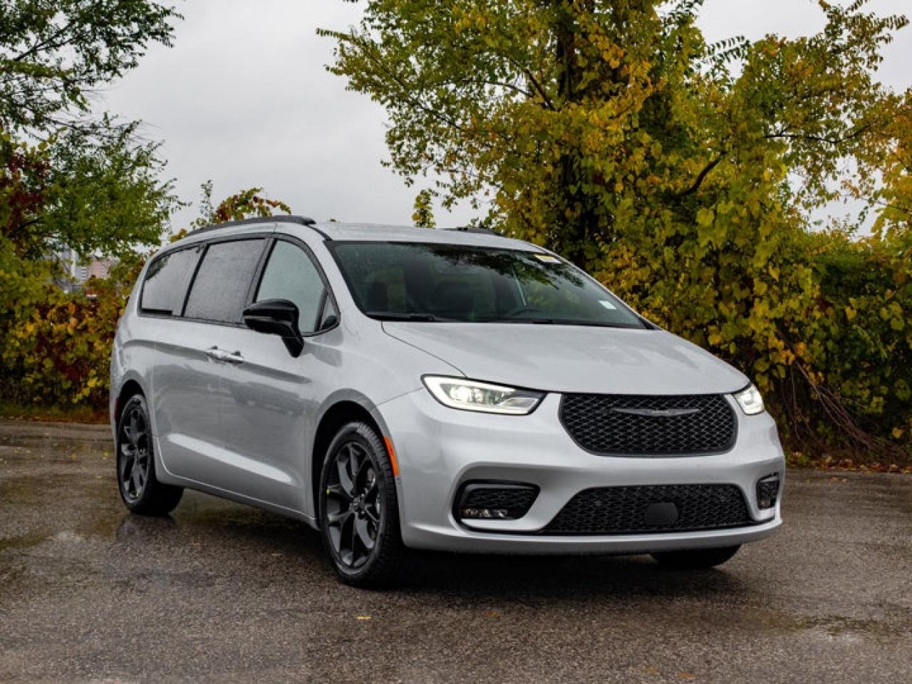 2026 Chrysler Pacifica Select Photo