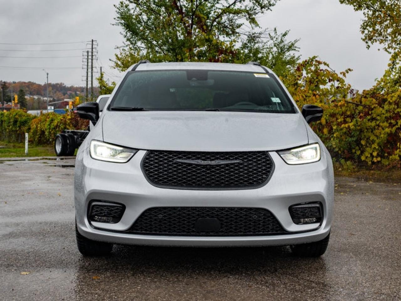 2026 Chrysler Pacifica Select Photo