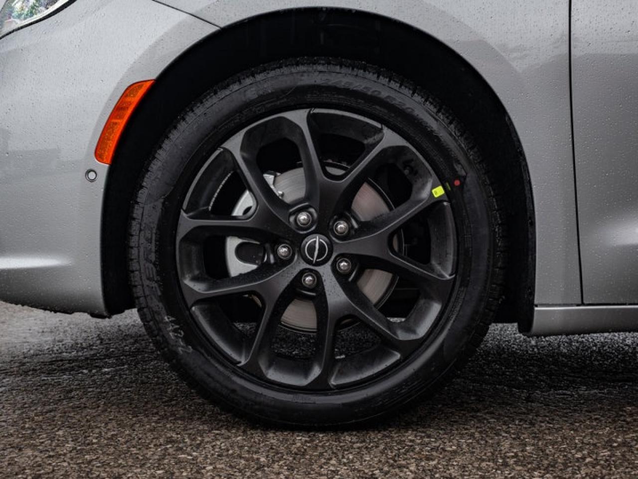 2026 Chrysler Pacifica Select Photo