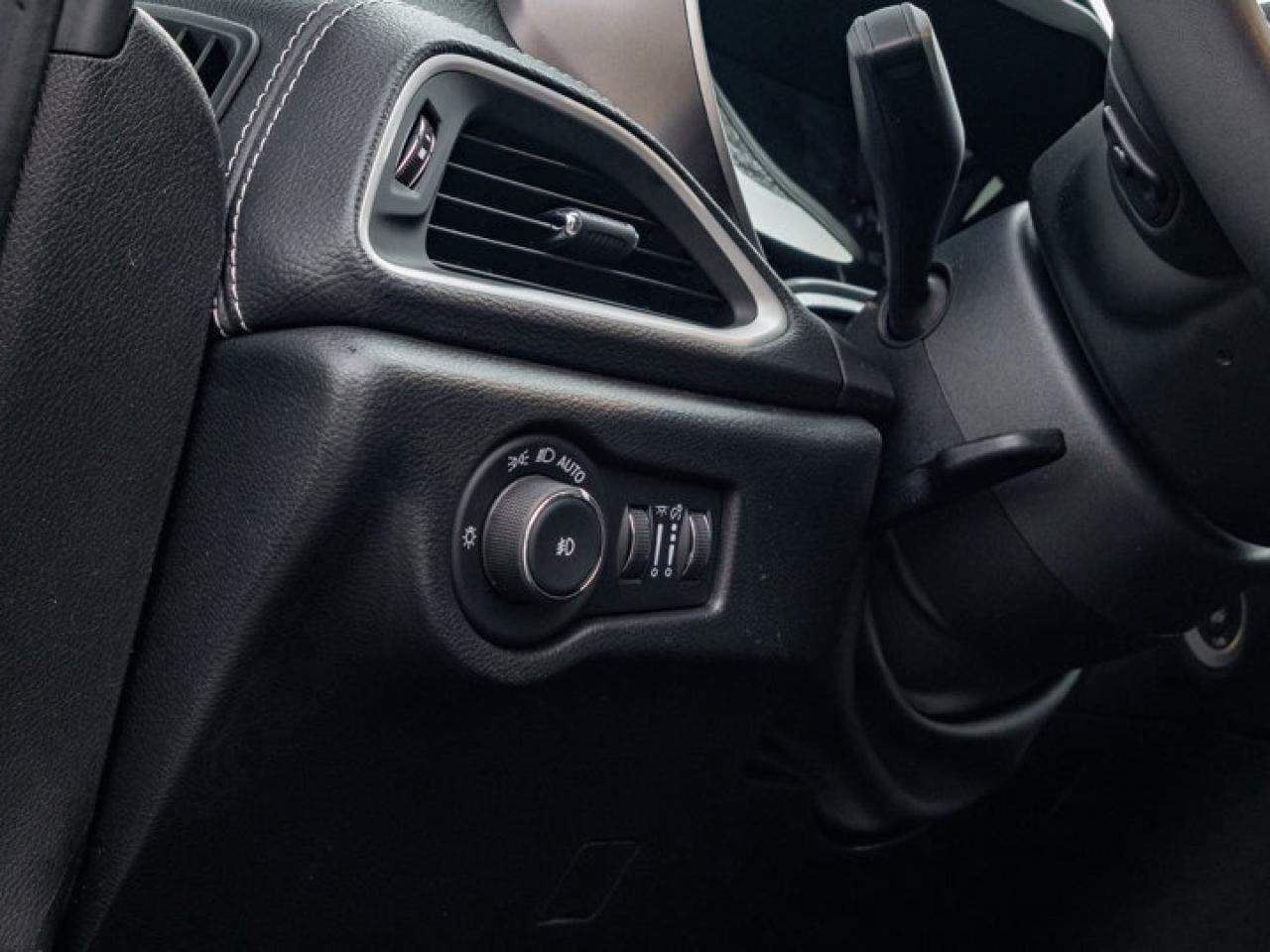 2026 Chrysler Pacifica Select Photo