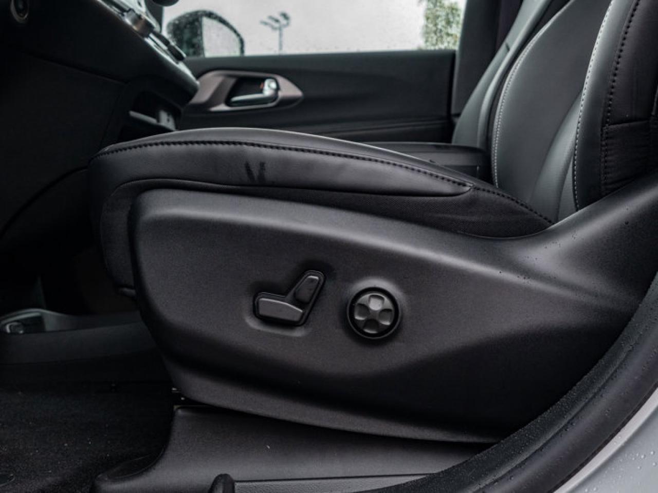 2026 Chrysler Pacifica Select Photo