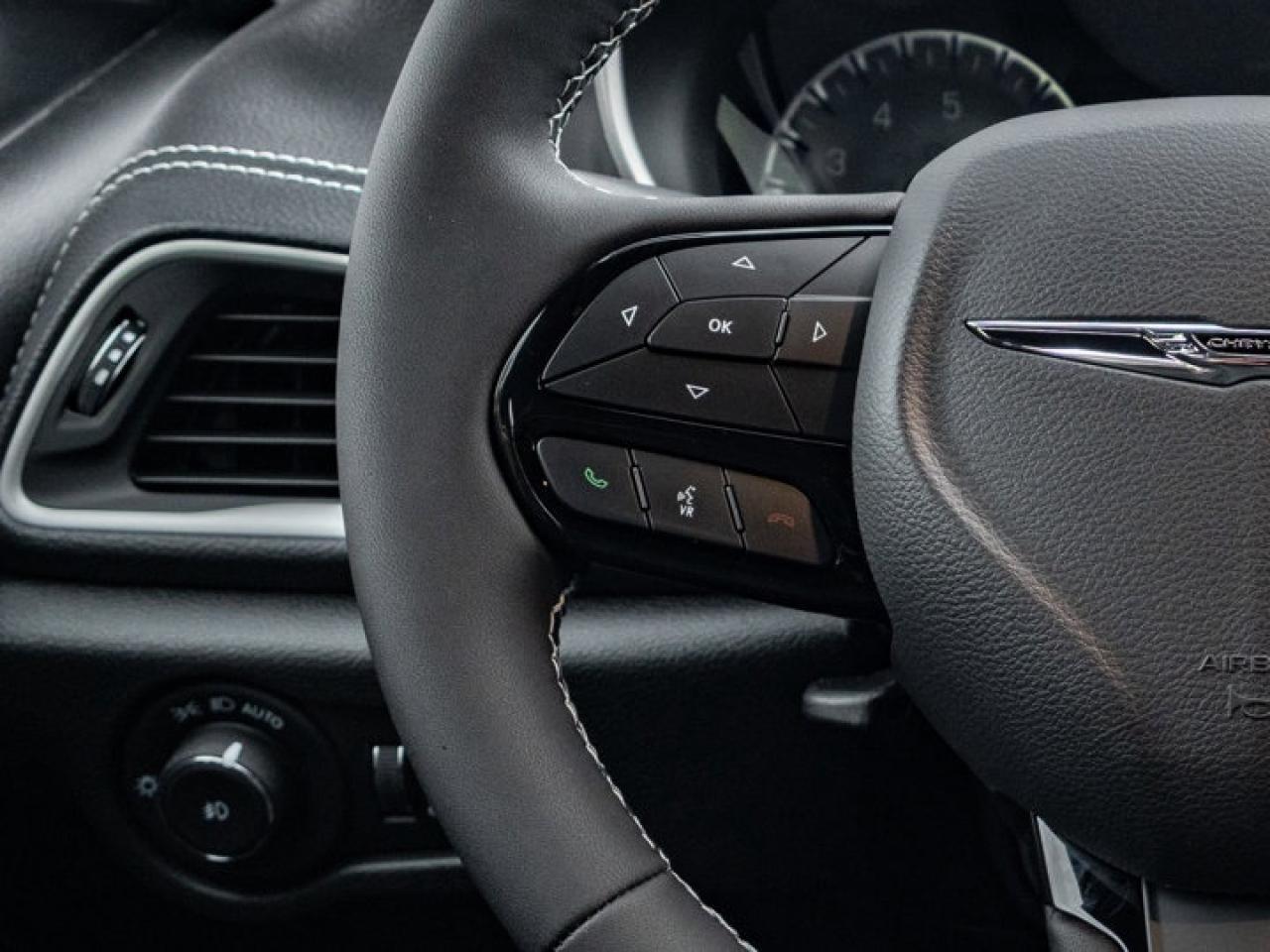 2026 Chrysler Pacifica Select Photo