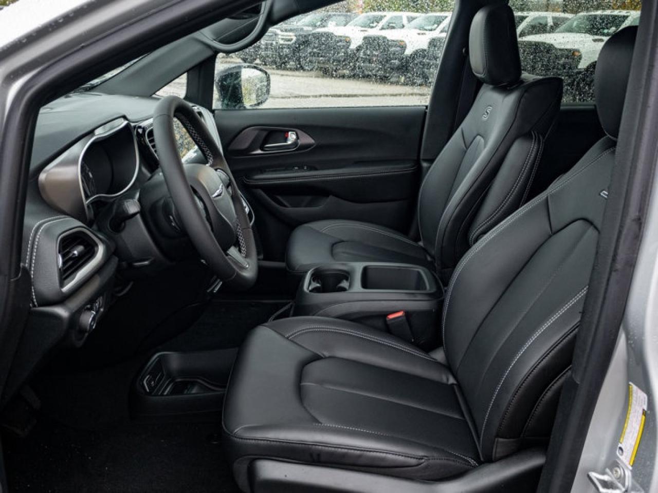 2026 Chrysler Pacifica Select Photo