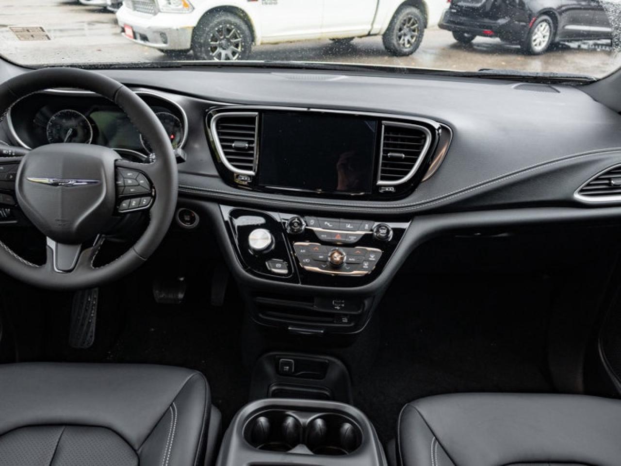 2026 Chrysler Pacifica Select Photo