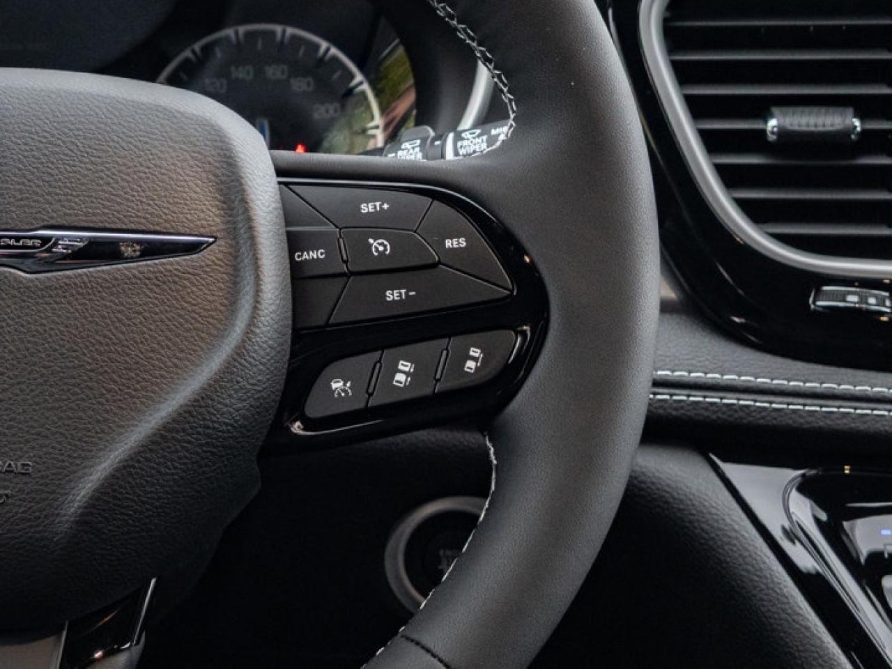 2026 Chrysler Pacifica Select Photo