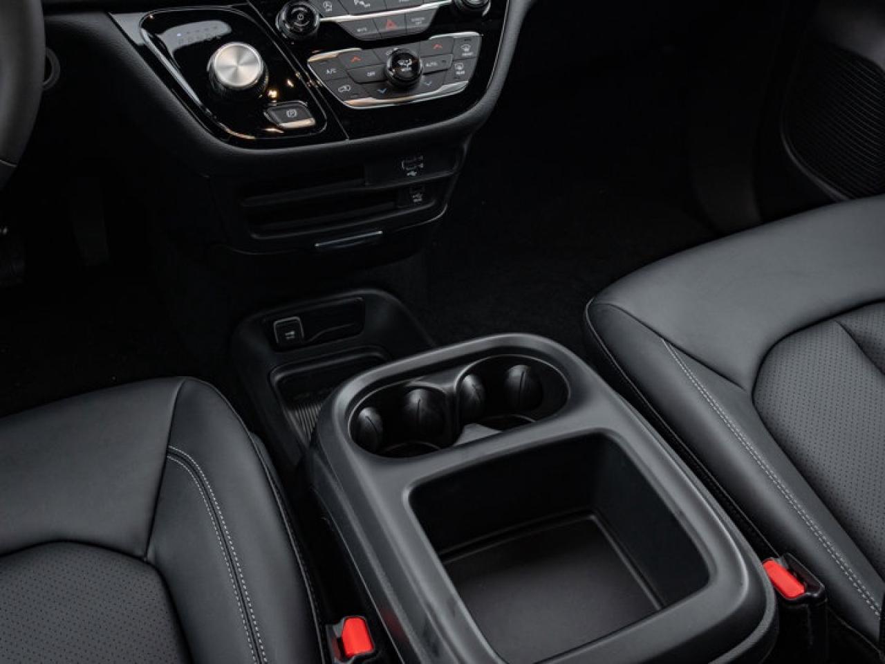 2026 Chrysler Pacifica Select Photo