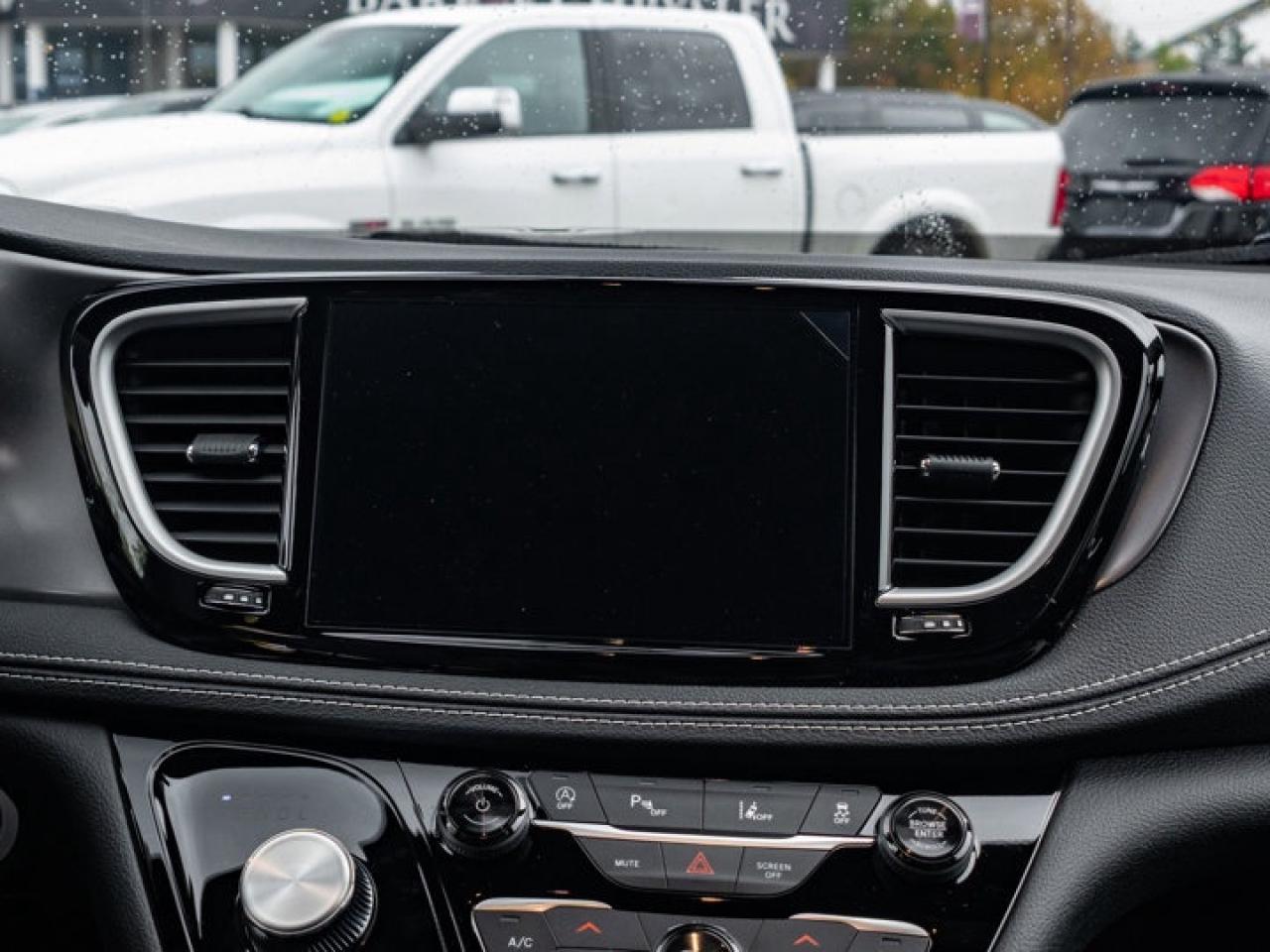 2026 Chrysler Pacifica Select Photo