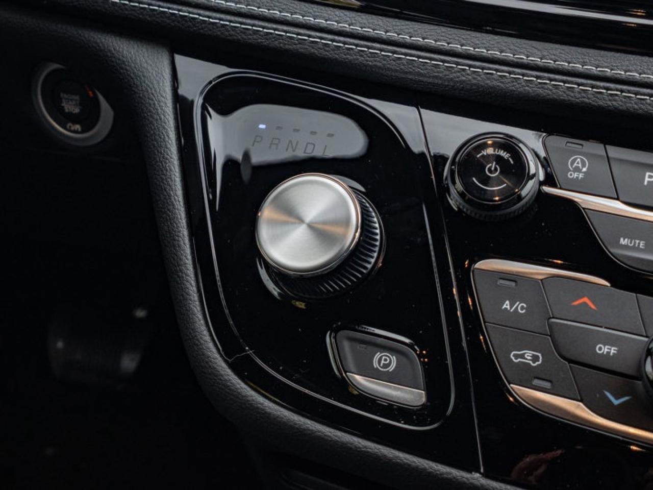 2026 Chrysler Pacifica Select Photo