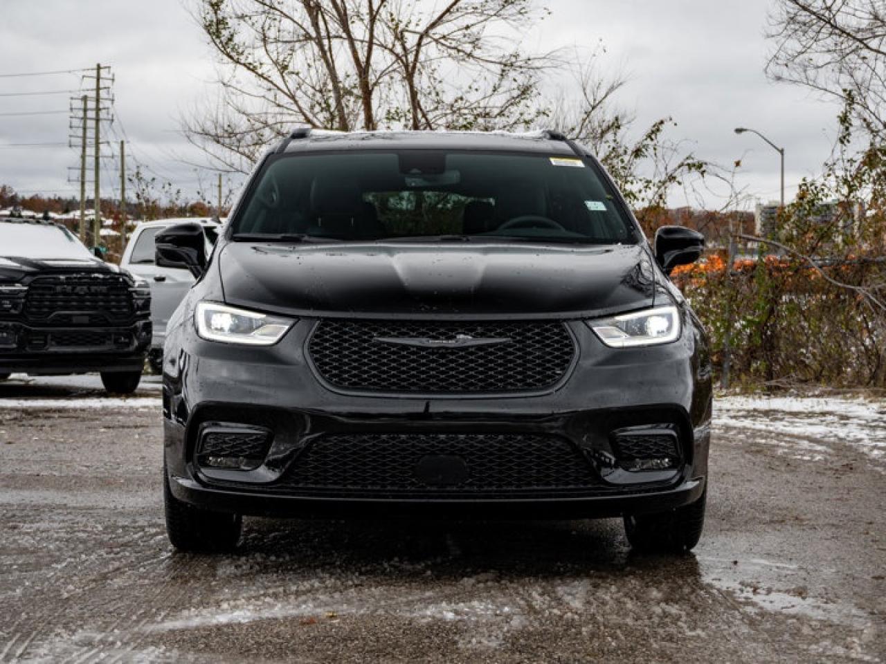 2026 Chrysler Pacifica Select Photo