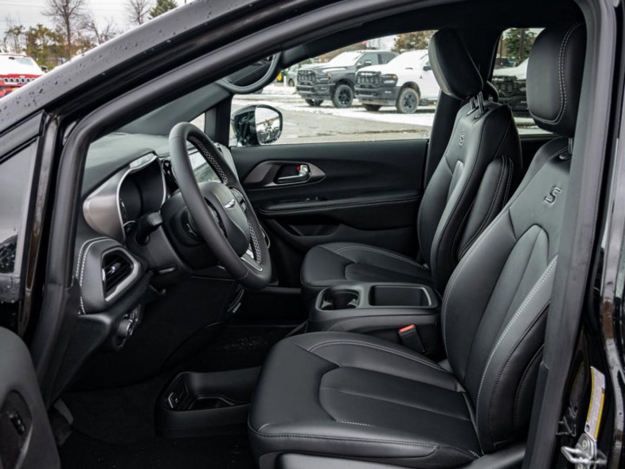 2026 Chrysler Pacifica Select Photo