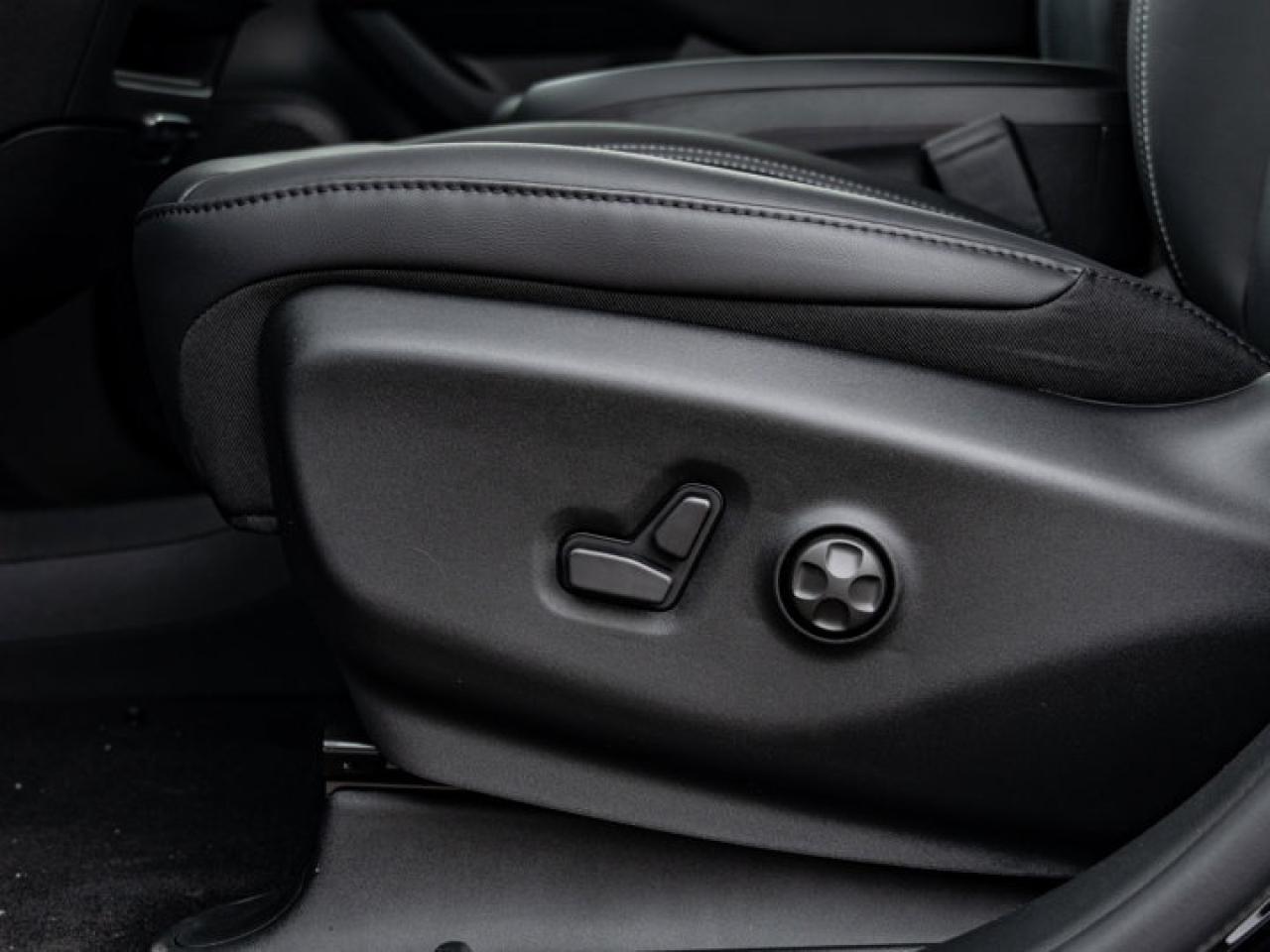 2026 Chrysler Pacifica Select Photo